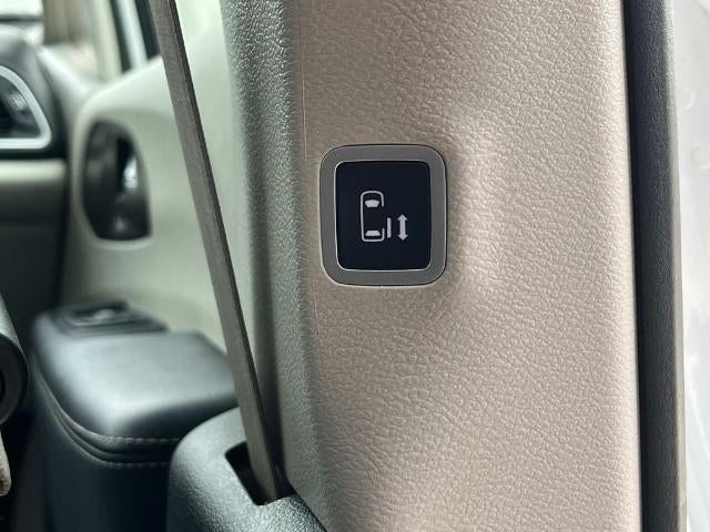 2023 Chrysler Voyager LX FWD