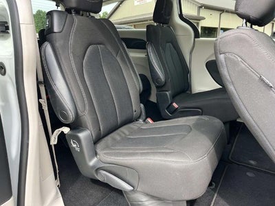 2023 Chrysler Voyager LX FWD
