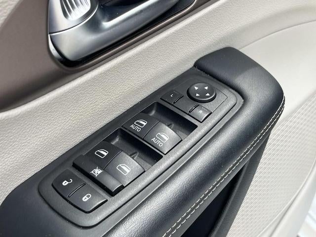 2023 Chrysler Voyager LX FWD