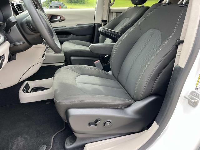 2023 Chrysler Voyager LX FWD