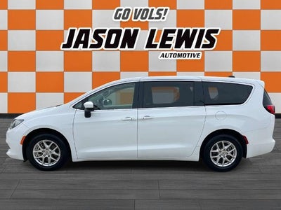 2023 Chrysler Voyager LX FWD