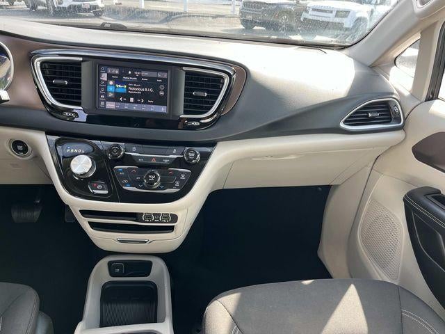 2023 Chrysler Voyager LX FWD