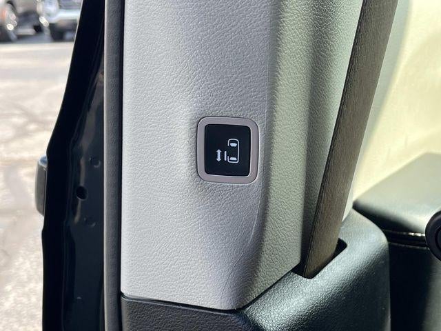 2023 Chrysler Voyager LX FWD