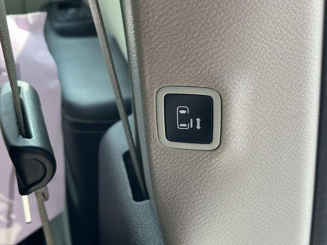 2023 Chrysler Voyager LX FWD