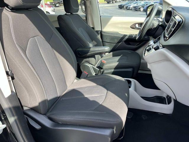 2023 Chrysler Voyager LX FWD