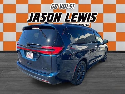 2025 Chrysler Pacifica Limited FWD