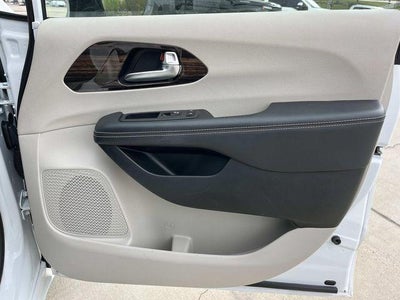 2024 Chrysler Pacifica Limited FWD