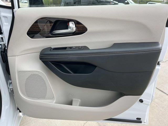 2024 Chrysler Pacifica Limited FWD