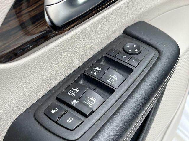 2024 Chrysler Pacifica Limited FWD