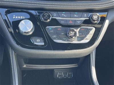 2025 Chrysler Pacifica Limited FWD