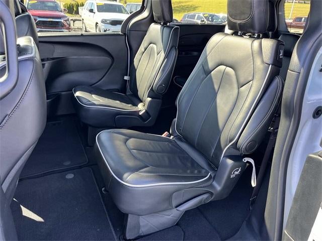 2025 Chrysler Pacifica Limited FWD