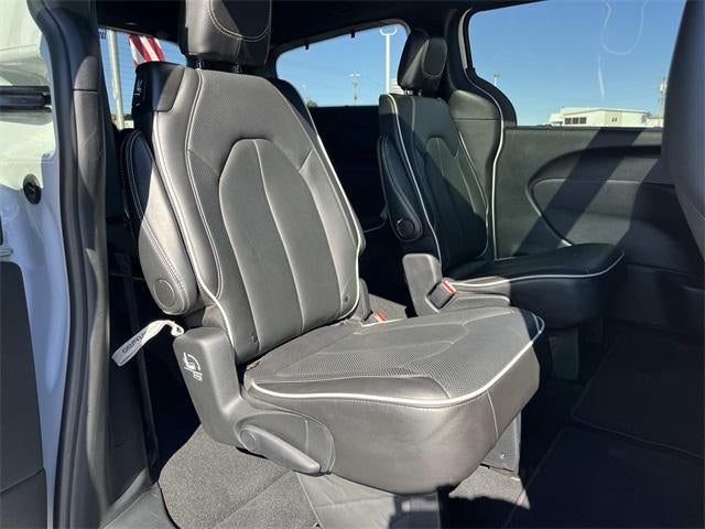 2025 Chrysler Pacifica Limited FWD