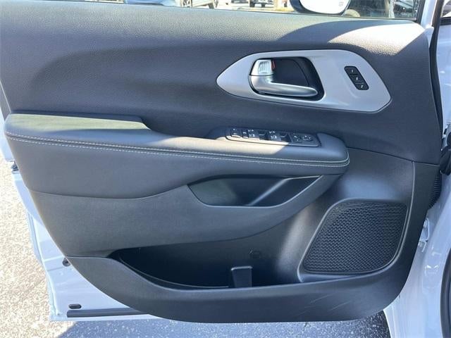 2025 Chrysler Pacifica Limited FWD