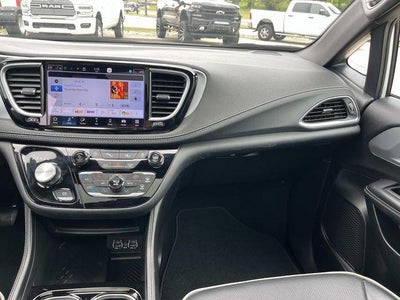 2025 Chrysler Pacifica Limited FWD