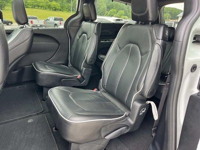 2025 Chrysler Pacifica Limited FWD