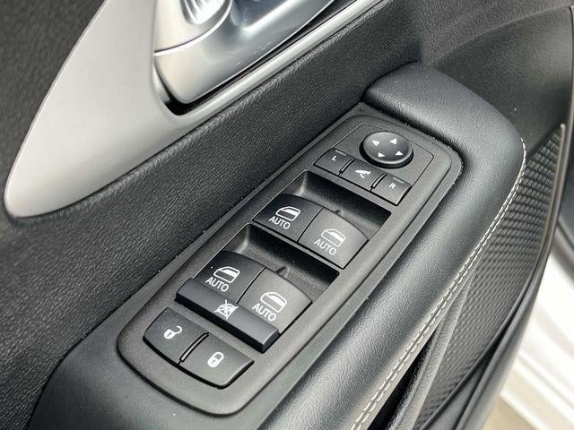2025 Chrysler Pacifica Limited FWD