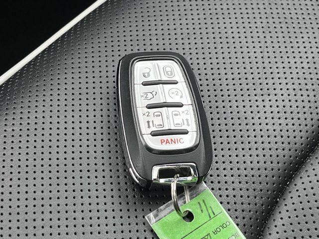 2025 Chrysler Pacifica Limited FWD