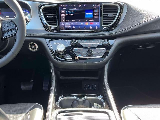 2025 Chrysler Pacifica Limited FWD