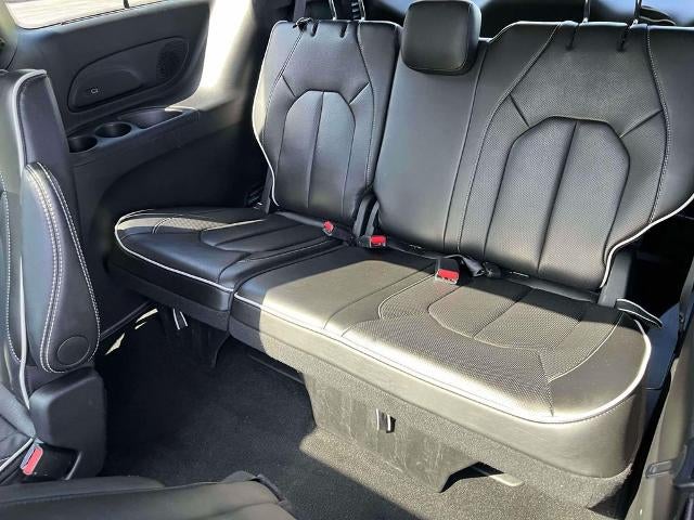 2025 Chrysler Pacifica Limited FWD
