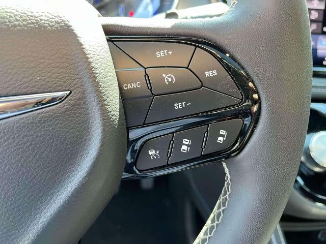 2025 Chrysler Pacifica Limited FWD