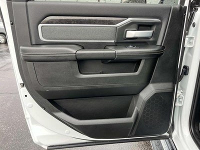 2022 RAM 3500 Big Horn 4x4 Crew Cab 8' Box