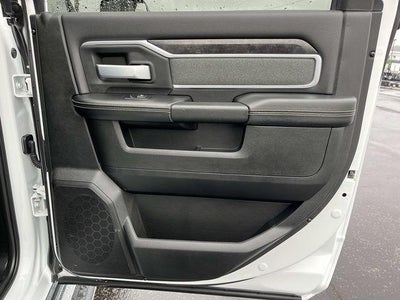 2022 RAM 3500 Big Horn 4x4 Crew Cab 8' Box