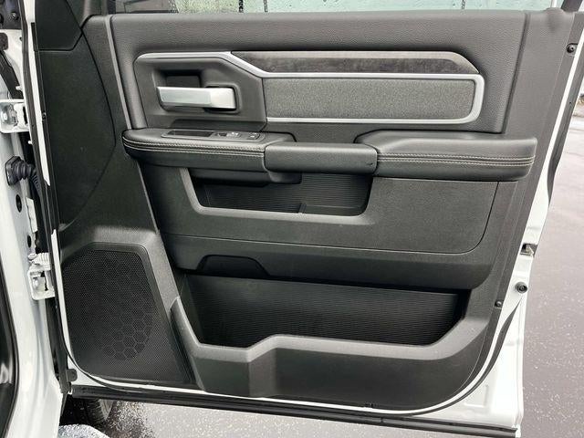 2022 RAM 3500 Big Horn 4x4 Crew Cab 8' Box