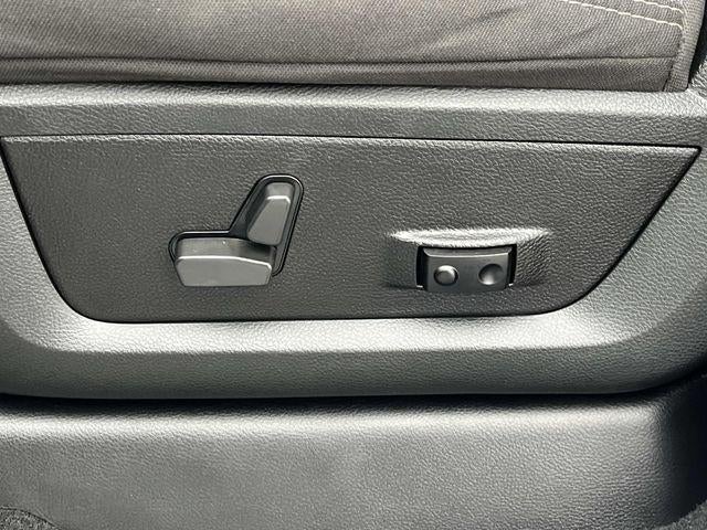 2022 RAM 3500 Big Horn 4x4 Crew Cab 8' Box