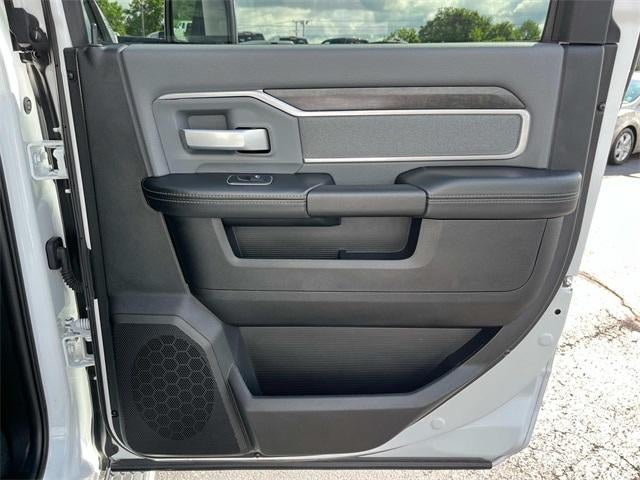 2023 RAM 4500 Chassis Cab SLT 4x4 Crew Cab 60" CA 173.4" WB