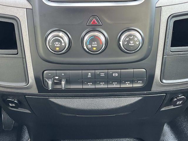 2014 RAM 3500 2WD Crew Cab 172" WB 60" CA Tradesman