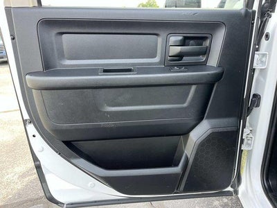 2014 RAM 3500 2WD Crew Cab 172" WB 60" CA Tradesman