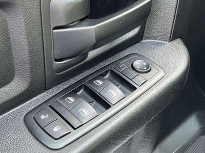 2014 RAM 3500 2WD Crew Cab 172" WB 60" CA Tradesman