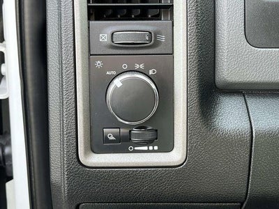 2014 RAM 3500 2WD Crew Cab 172" WB 60" CA Tradesman