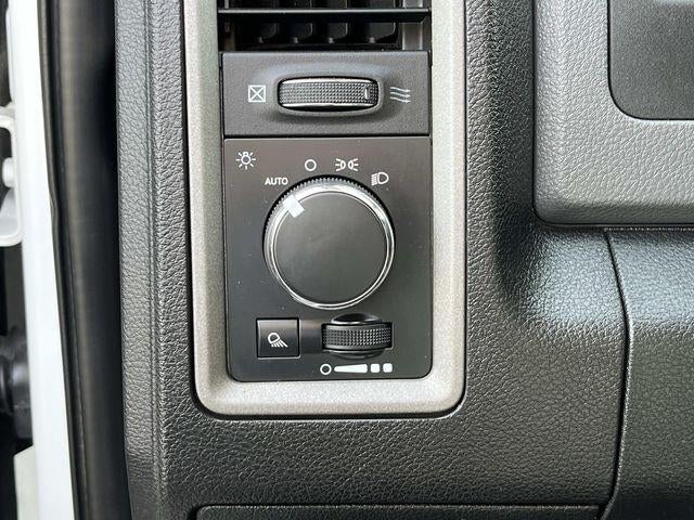 2014 RAM 3500 2WD Crew Cab 172" WB 60" CA Tradesman