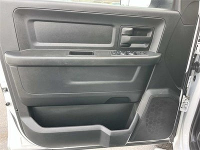 2018 RAM 3500 Chassis Cab Tradesman 4WD Crew Cab 60" CA 172.4" WB