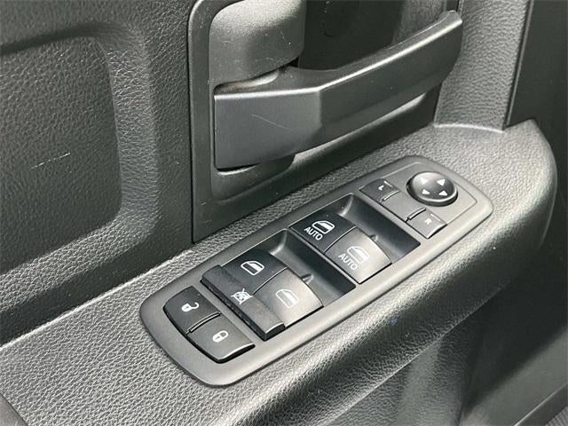 2018 RAM 3500 Chassis Cab Tradesman 4WD Crew Cab 60" CA 172.4" WB