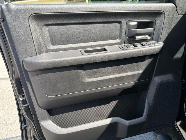 2024 RAM 3500 Chassis Cab Tradesman 4WD Crew Cab 60" CA 172.4" WB