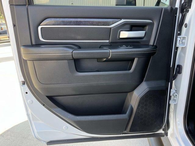 2024 RAM 3500 Chassis Cab SLT 4WD Crew Cab 60" CA 172.4" WB