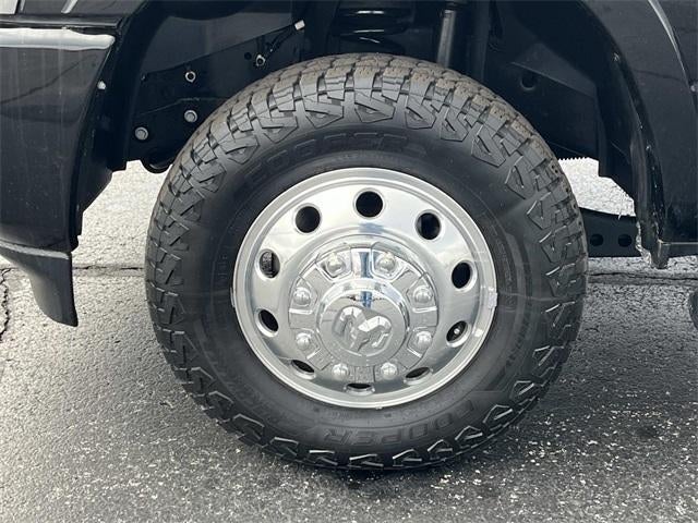 2024 RAM 3500 Chassis Cab Laramie 4WD Crew Cab 60" CA 172.4" WB