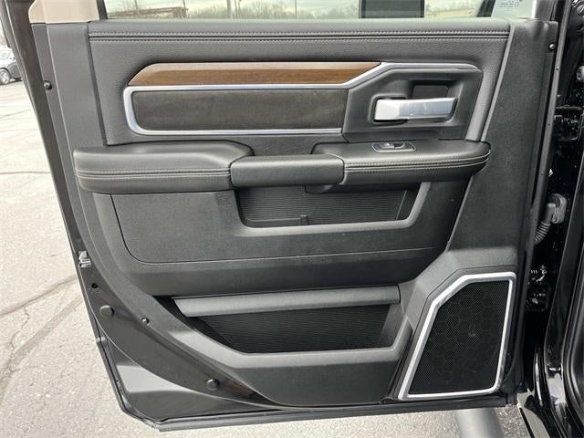 2024 RAM 3500 Chassis Cab Laramie 4WD Crew Cab 60" CA 172.4" WB