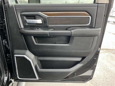 2024 RAM 3500 Chassis Cab Laramie 4WD Crew Cab 60" CA 172.4" WB