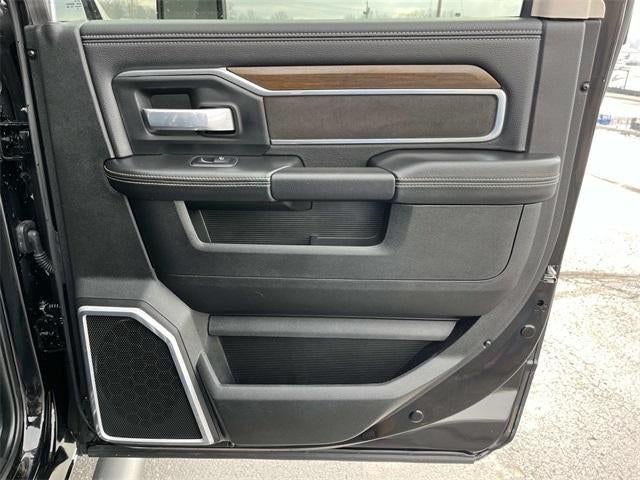 2024 RAM 3500 Chassis Cab Laramie 4WD Crew Cab 60" CA 172.4" WB