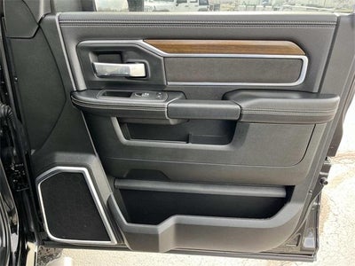 2024 RAM 3500 Chassis Cab Laramie 4WD Crew Cab 60" CA 172.4" WB