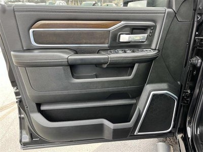 2024 RAM 3500 Chassis Cab Laramie 4WD Crew Cab 60" CA 172.4" WB