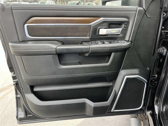 2024 RAM 3500 Chassis Cab Laramie 4WD Crew Cab 60" CA 172.4" WB