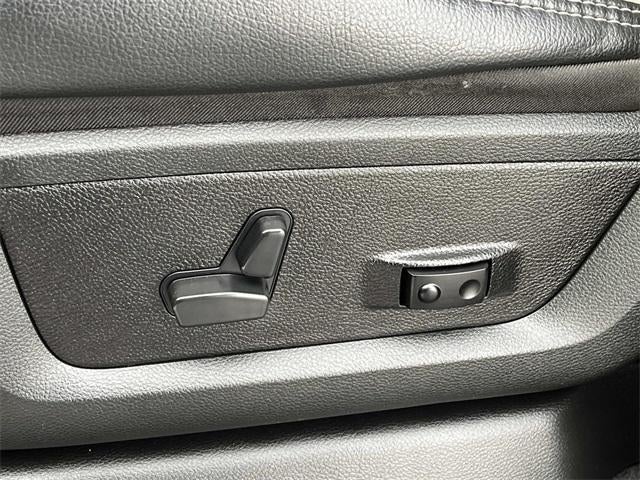 2024 RAM 3500 Chassis Cab Laramie 4WD Crew Cab 60" CA 172.4" WB