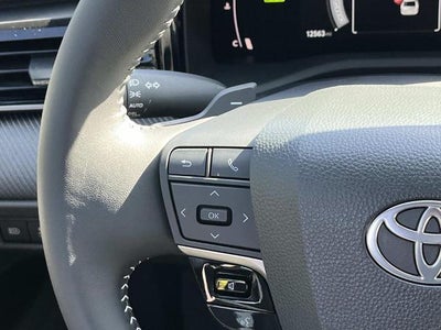 2025 Toyota Camry SE (SE)