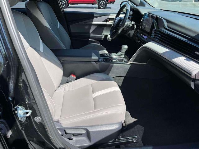 2025 Toyota Camry SE (SE)