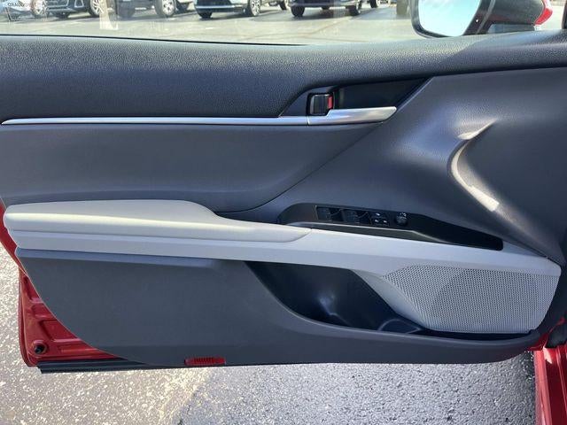 2024 Toyota Camry SE Auto (SE)