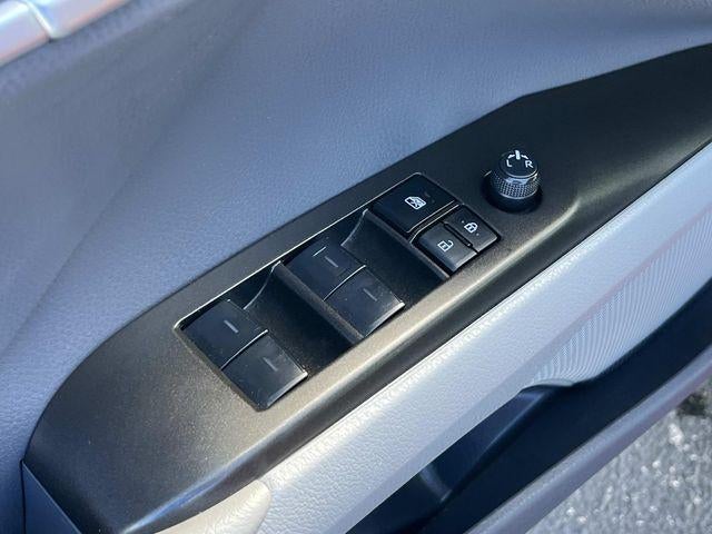 2024 Toyota Camry SE Auto (SE)